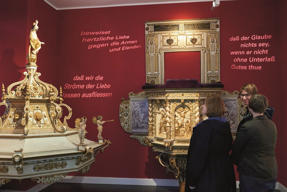 Kanzel und Schalldeckel aus der Ulrichskirche in Halle (Saale), an der August Hermann Francke ab 1715 predigte. Teil der historischen Kirchenausstattung der Franckeschen Stiftungen.