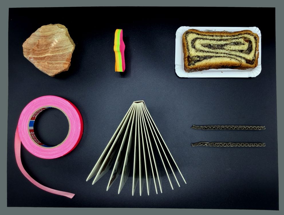 Sammelsurium aus verschiedenen Gegenständen mit einer Gemeinsamkeit