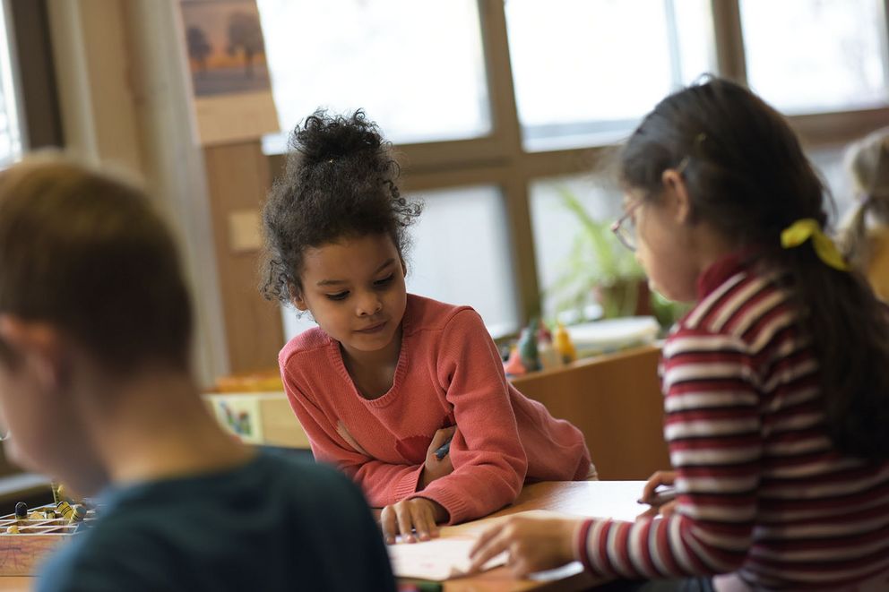 Hortkinder bei den Hausaufgaben