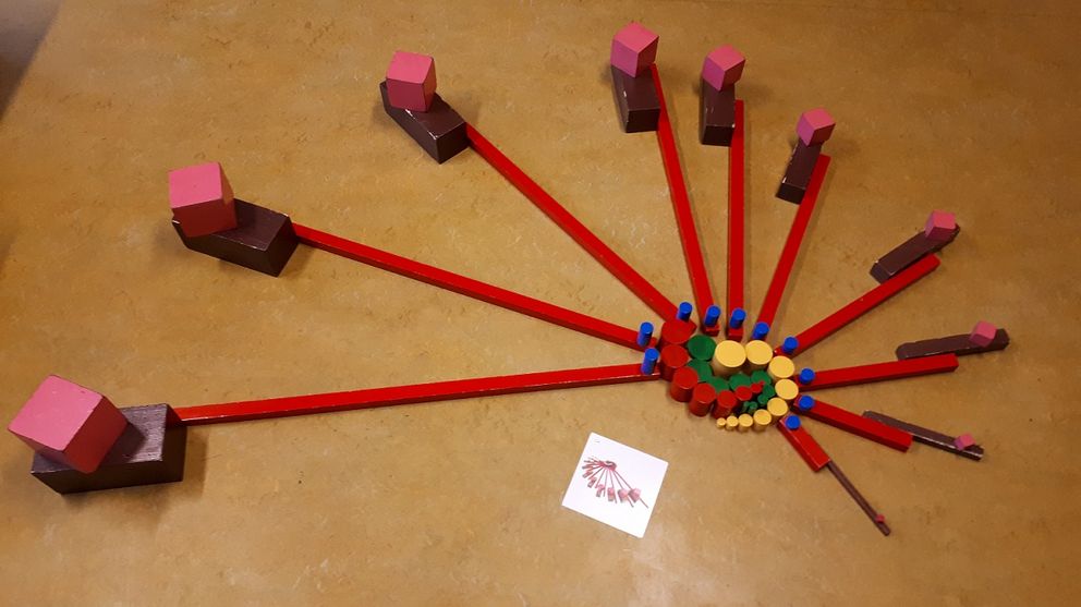 Bausteine sind zu einer Spirale angeordnet